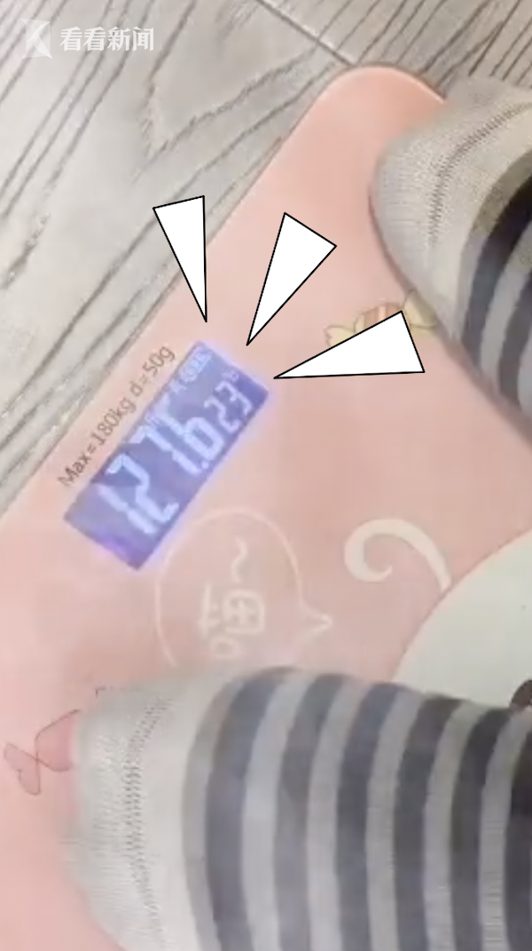 这个励志男孩名叫张宸豪,据妈妈彭女士介绍称,自己