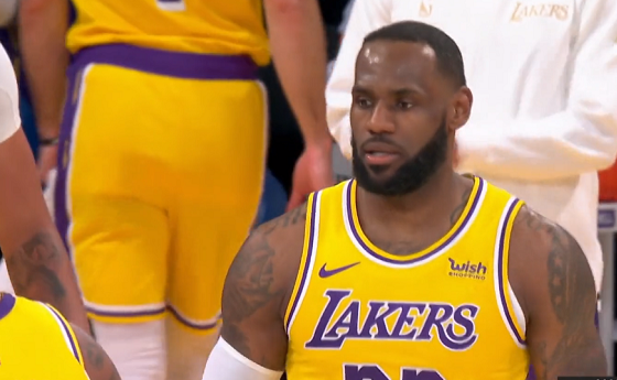 4投全中,12分8助攻!小加索尔来感觉了,詹姆斯开心吃上饼了