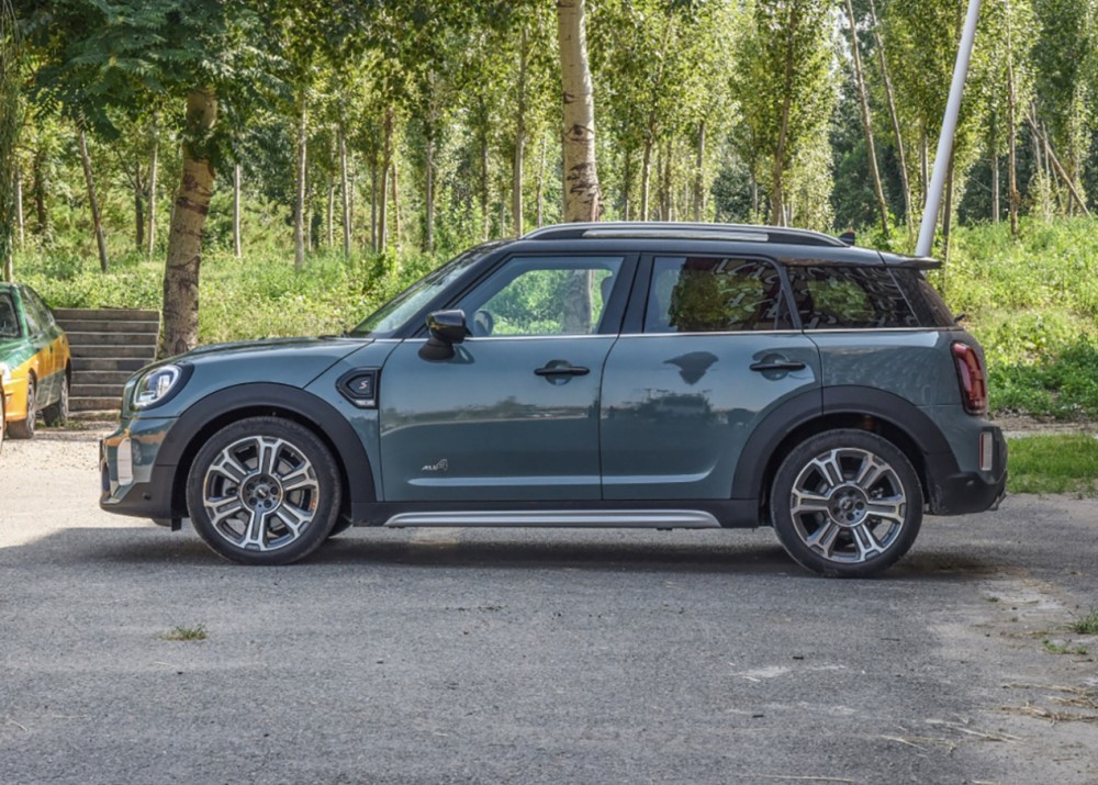 最适合男生的mini车型countryman推出尤加利青色低调