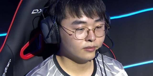 但是tes世界赛被淘汰之后猫皇立马和tes划清界限,现