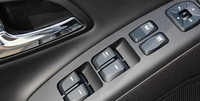 汽车电动车窗无法升降,电动车窗不能升降解决方法