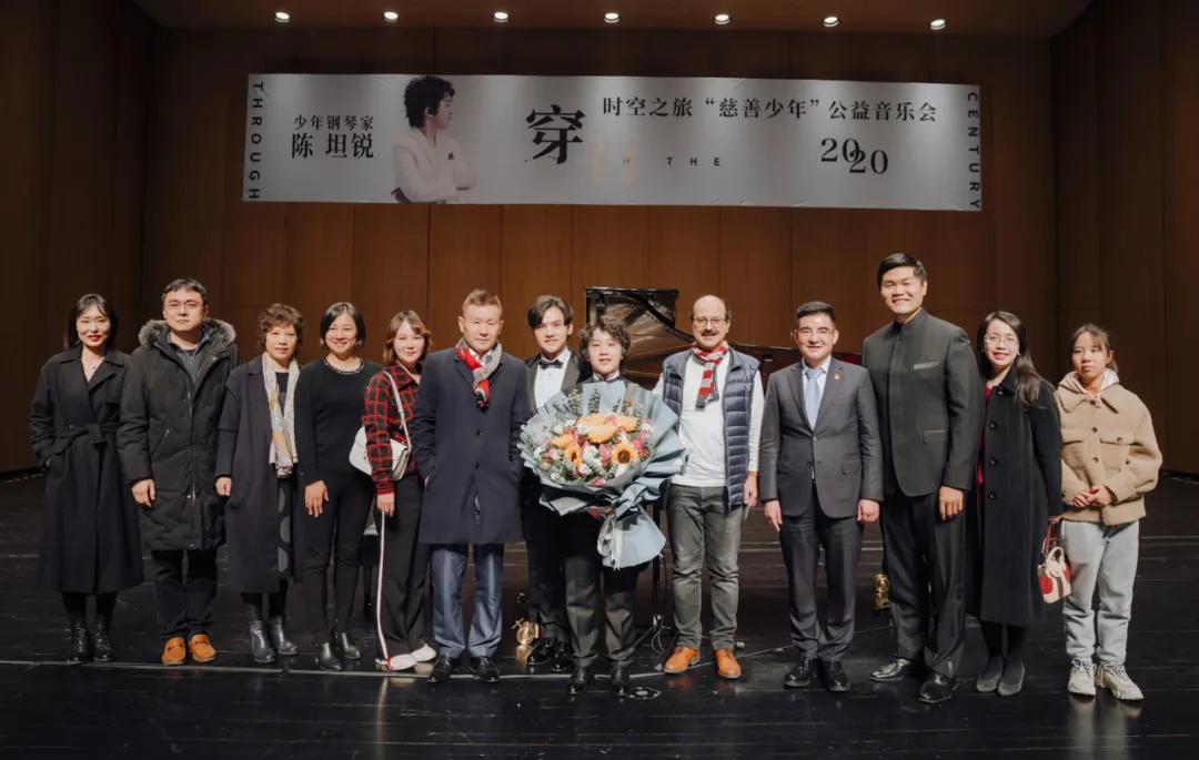 山东少年陈坦锐钢琴公益音乐会举行 慈善家陈光标助阵