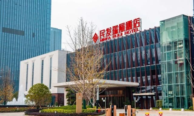 襄阳这家自助下午茶来了!坐在200米的高空,体验名媛的快乐!