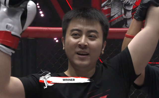 蛇哥拳赛初登场!用肉身开团甘当坦克!原来是真正的拳击高手!