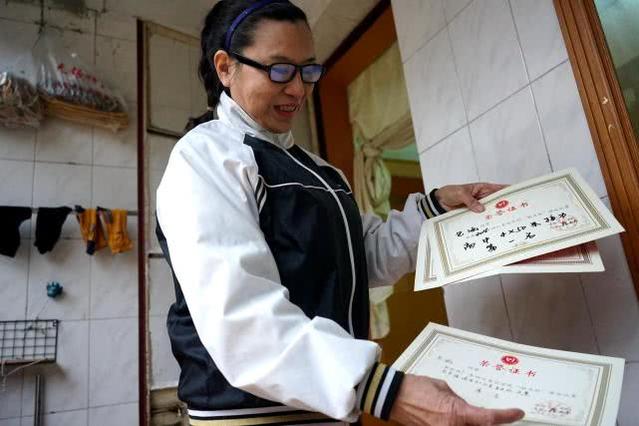 3岁儿子确诊自闭症,妈妈辞职陪读,如今儿子考上大学她还是同桌休闲区蓝鸢梦想 - Www.slyday.coM 3岁儿子确诊自闭症,妈妈辞职陪读,如今儿子考上大学她还是同桌休闲区蓝鸢梦想 - Www.slyday.coM