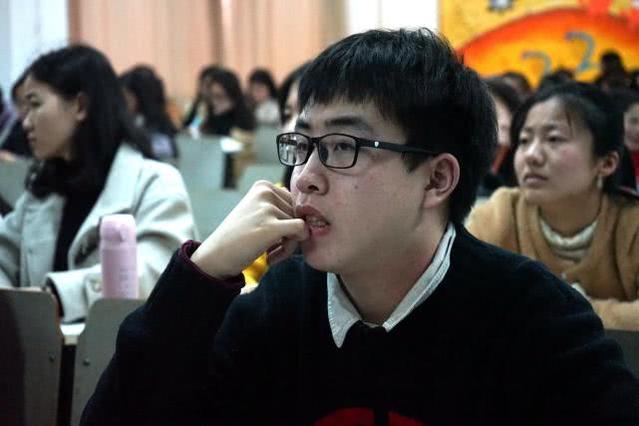 3岁儿子确诊自闭症,妈妈辞职陪读,如今儿子考上大学她还是同桌休闲区蓝鸢梦想 - Www.slyday.coM 3岁儿子确诊自闭症,妈妈辞职陪读,如今儿子考上大学她还是同桌休闲区蓝鸢梦想 - Www.slyday.coM