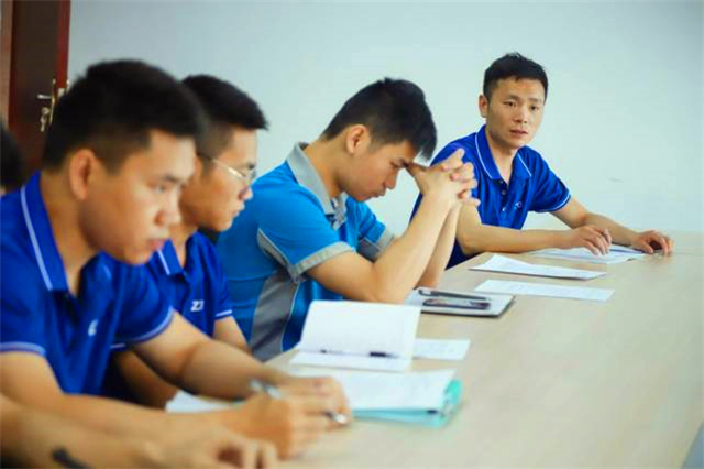 管理层却少有离职,工人却难招,宁愿送外卖,也不进工厂休闲区蓝鸢梦想 - Www.slyday.coM 管理层却少有离职,工人却难招,宁愿送外卖,也不进工厂休闲区蓝鸢梦想 - Www.slyday.coM