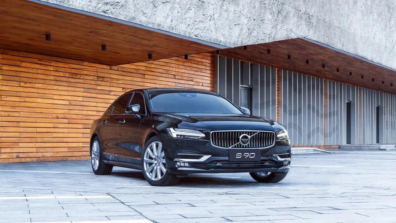 40万买豪华c级车,凯迪拉克ct6和沃尔沃s90谁更值得选?