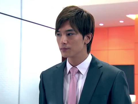 夏家三千金:严格进门看着天美抱一捧花,于是利用职权威胁她