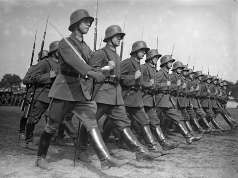 当年德意志帝国时期,德国的统治阶级是那些容克贵族,这些人是军事贵族