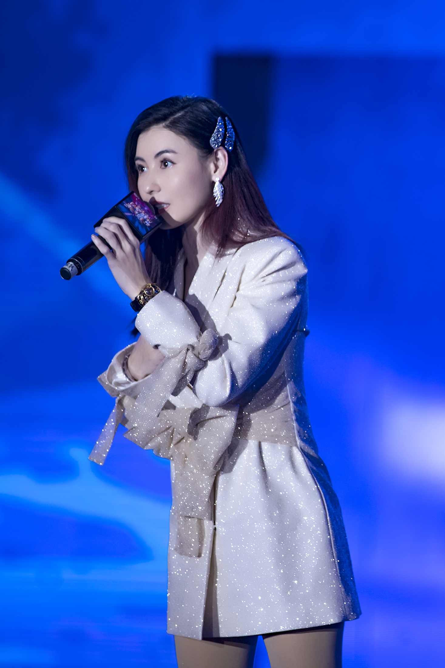 张柏芝 昨日舞台造型上线浩瀚星河因你闪耀,汹涌人潮为你奔赴