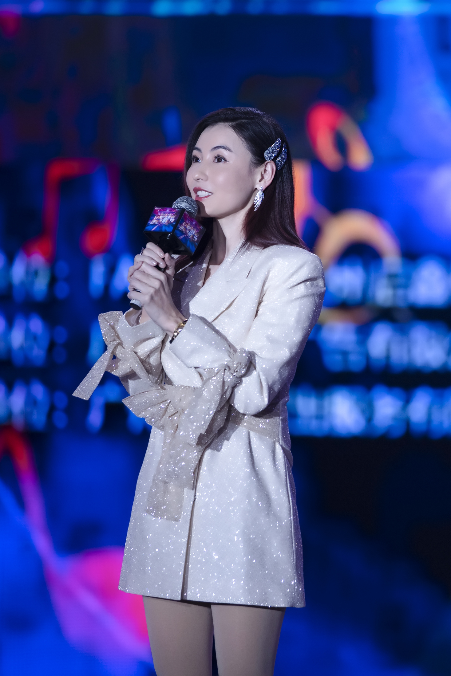 张柏芝 昨日舞台造型上线浩瀚星河因你闪耀,汹涌人潮为你奔赴