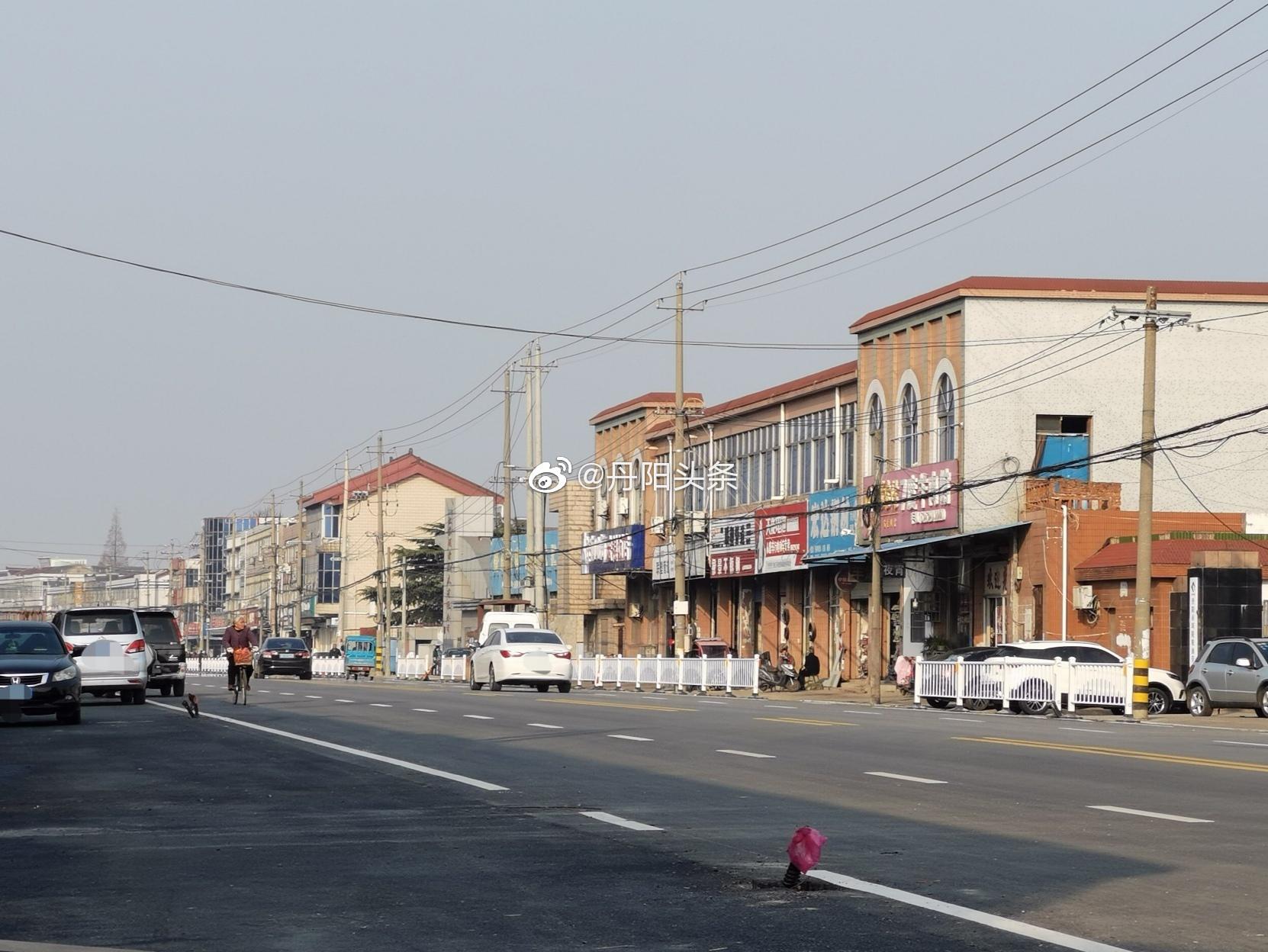 丹阳珥陵集镇段道路8月开始重建,现已进入收尾工作