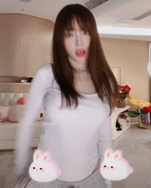 李小璐越来越开放,不在意粉丝与网友的恶评