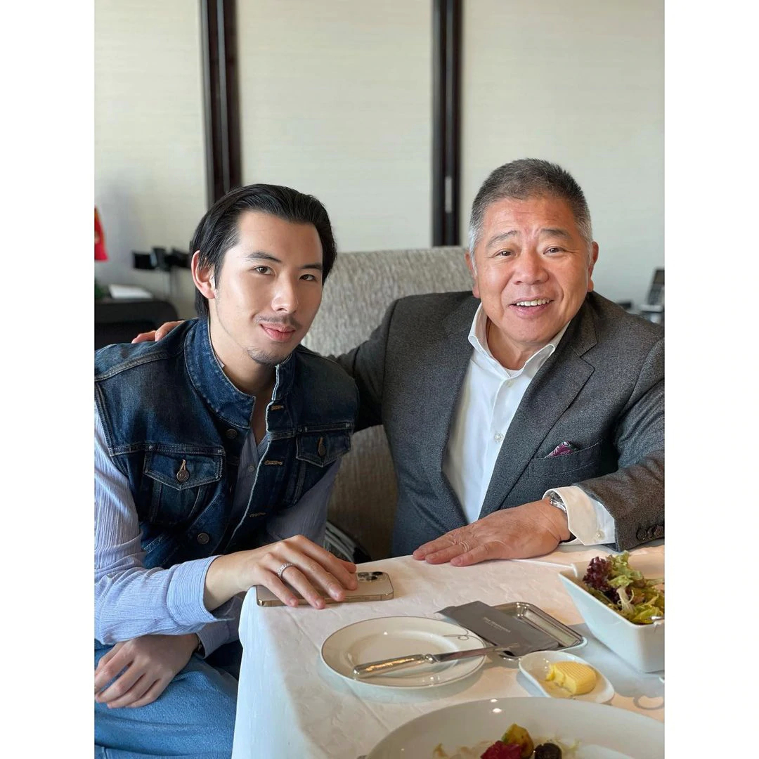 黎姿夫妇办派对,马廷强与干儿子罕有出镜,黎姿扶丈夫后背显恩爱