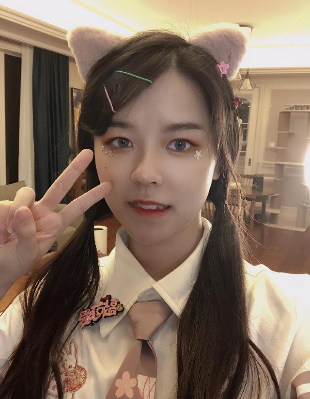 吃鸡一姐沫子大秀身材讨好粉丝黑丝配圣诞装太美惹来超管险被封