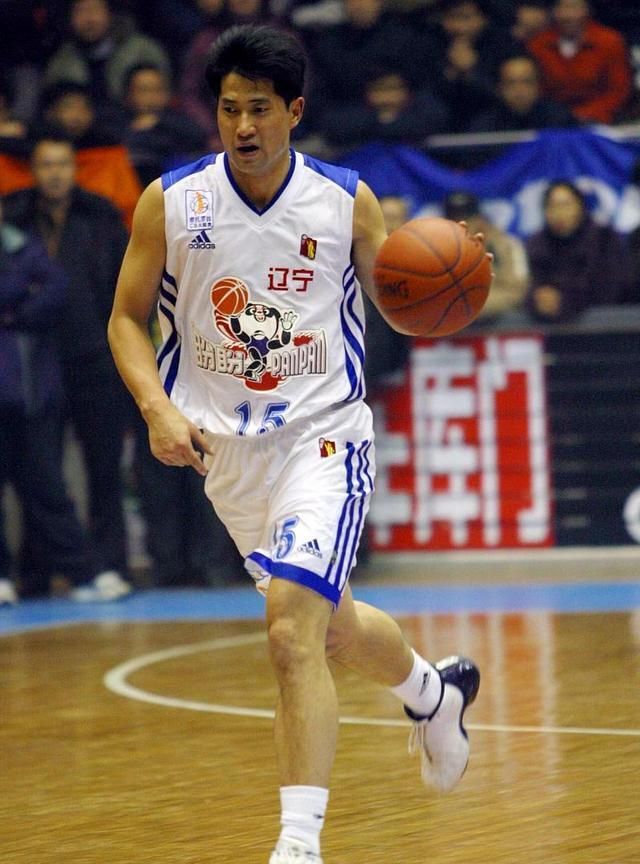 正文  李晓勇是96黄金一代的主力控卫,他打球有条理,沉稳大气,且具有