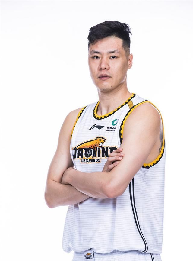 今天是辽宁男篮队员贺天举的生日,球队官方发文为其送上祝福.