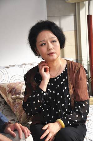 老戏骨廖学秋丈夫出轨还被乐嘉突吻今66岁孤身一人