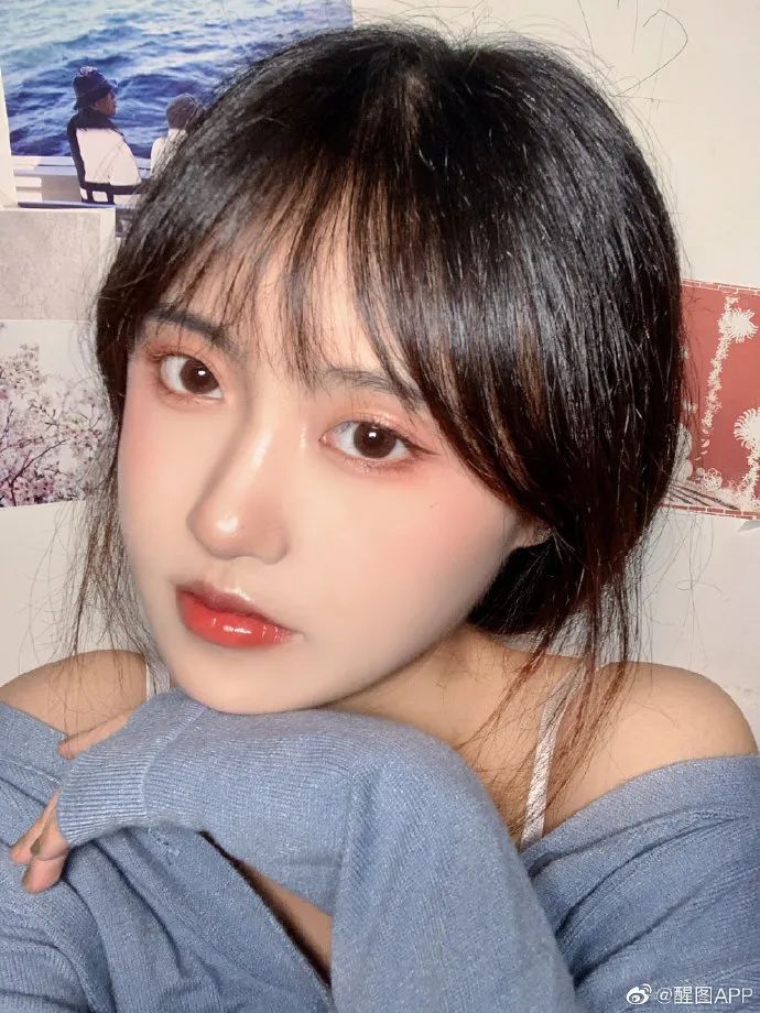 圆脸女生这样修图超显脸小,让你颜值逆袭!