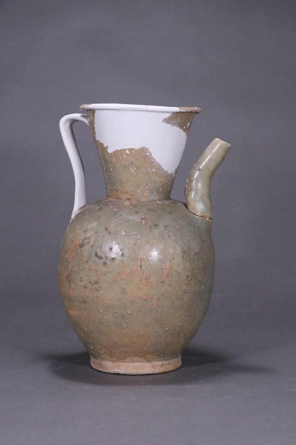 兰田窑青釉执壶&nbsp;景德镇陶瓷考古研究所提供