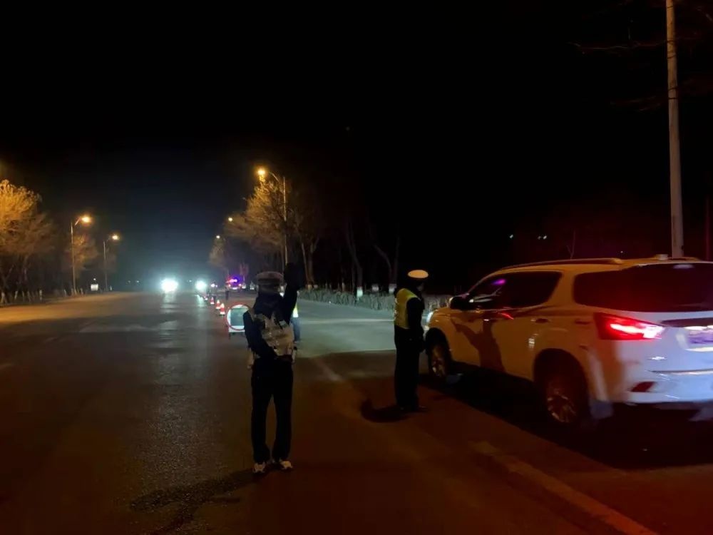 惠农交警大队开展模拟夜间事故现场演练培训