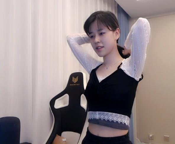 沫子转型了直播间学呆妹儿跳舞网友求求阿姨别跳了