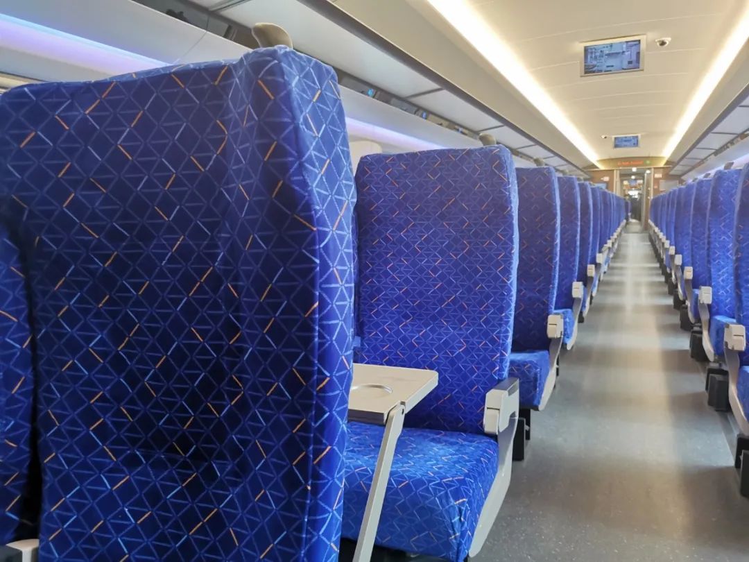 撒花广西喜提首趟cr300af型复兴号动车