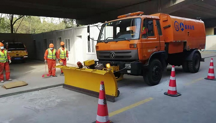 霸王级寒潮来袭，上海市道路养护行业24小时轮岗值班