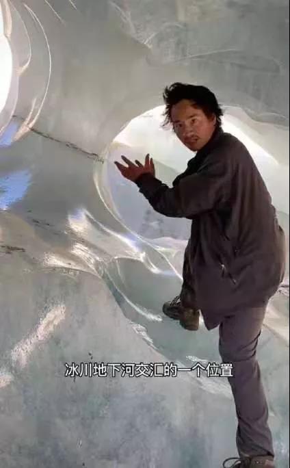 镜头下的王相军,不修边幅的邋遢造型,像流浪汉一般,他的探险之旅是