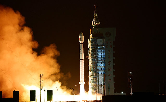 长征四号丙遥三十五运载火箭在酒泉卫星发射中心点火发射成功。 新华社 图