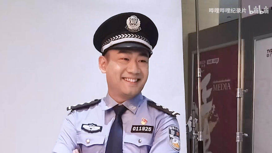 南方周末:《守护解放西》与一间派出所里的人间百态|张鹏|守护解放西