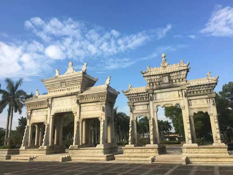 1849年,陈芳随伯父来到檀香山,开始了他的侨居生涯.