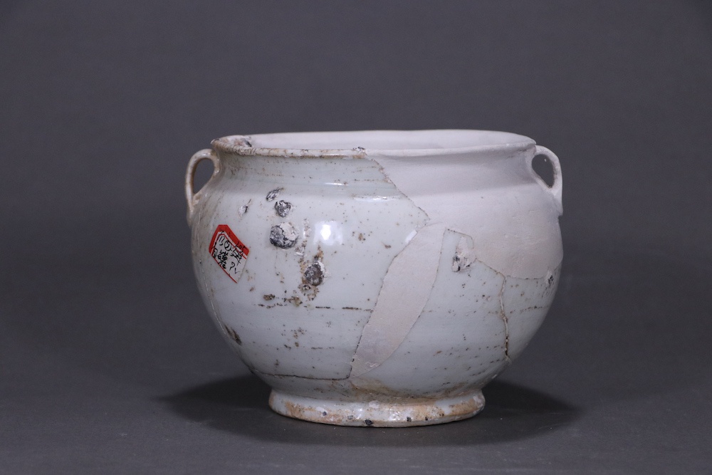 兰田窑白釉双系罐