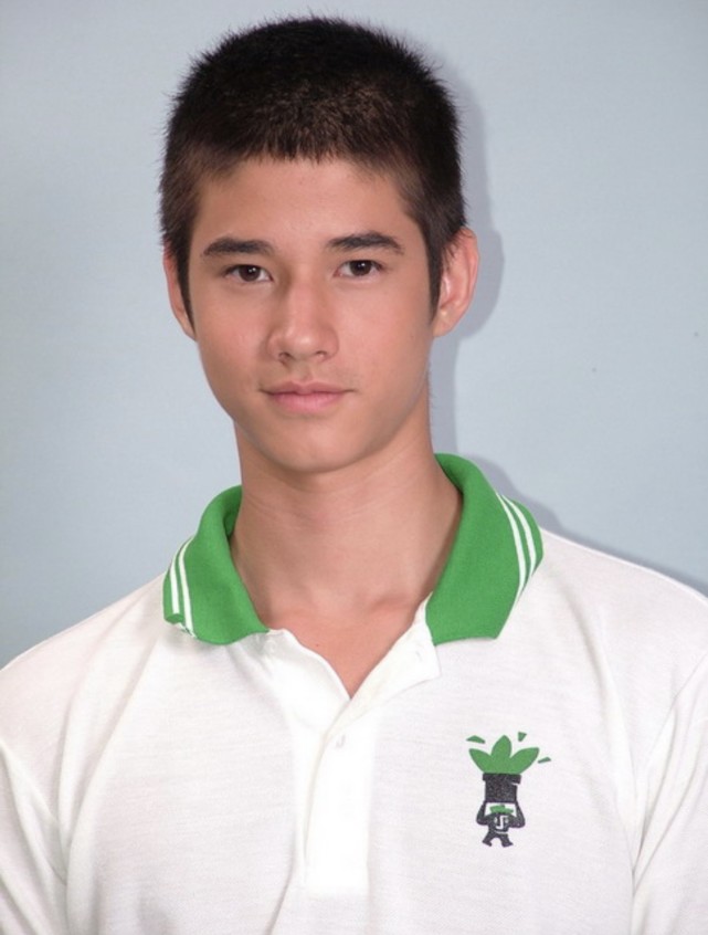 初恋那件小事阿亮学长近照曝光32岁颜值崩得厉害太显老