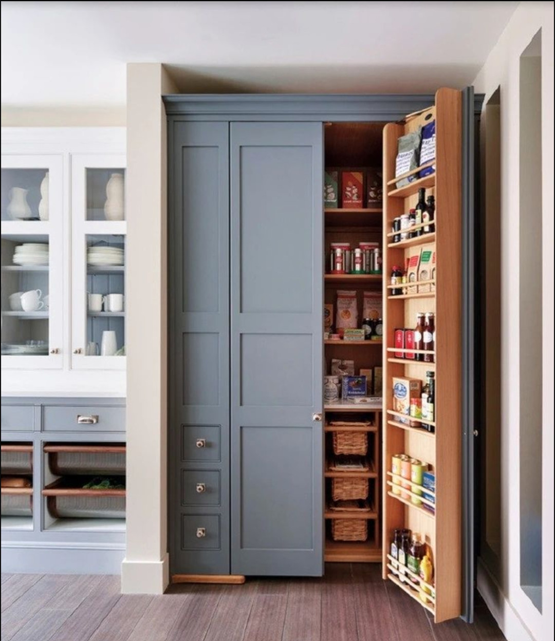 抽拉式橱柜设计,就连柜门都能收纳物品|收纳|设计|柜子_新浪新闻