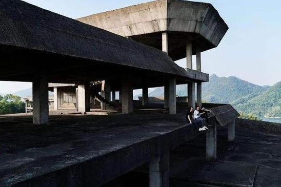 曾扬言打造中山市地标,却荒废近20年沦为烂尾|山庄|建筑|圣贤_新浪