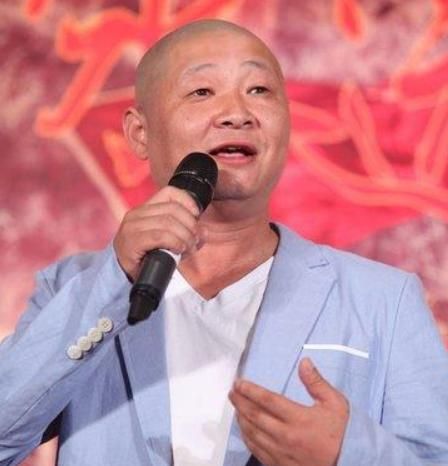 养鸡成亿万富豪,娶小16岁模特成人生赢家|赵亮|胡敬|养鸡_新浪新闻