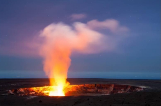 美国火山狂暴喷发，地震随之而来，整个天空变成了橙红色休闲区蓝鸢梦想 - Www.slyday.coM