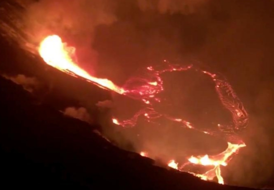 美国火山狂暴喷发，地震随之而来，整个天空变成了橙红色休闲区蓝鸢梦想 - Www.slyday.coM