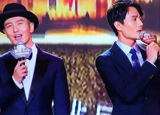 大江大河2王凯13年前黄晓明被老板簇拥我很尴尬站一边