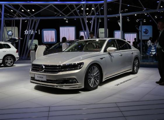 车身轴距均超标开行政车出门妥妥给你赚足面子