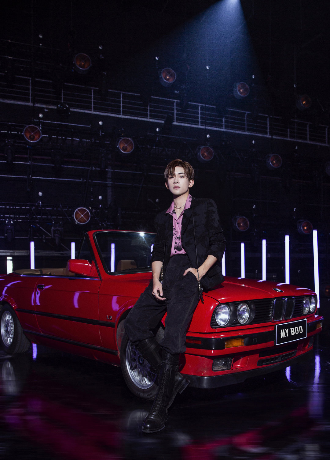 比如吴京代言了大众途锐,比如王俊凯代言了雷克萨斯,比如易烊千玺代言