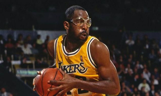 贾巴尔38岁还拿fmvp,但6冠仅2fmvp,另四个谁抢走?