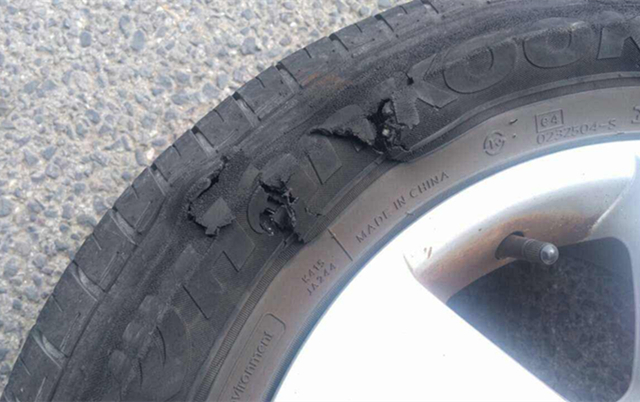 好好的轮胎为什么突然就爆了?爆胎前有什么征兆?