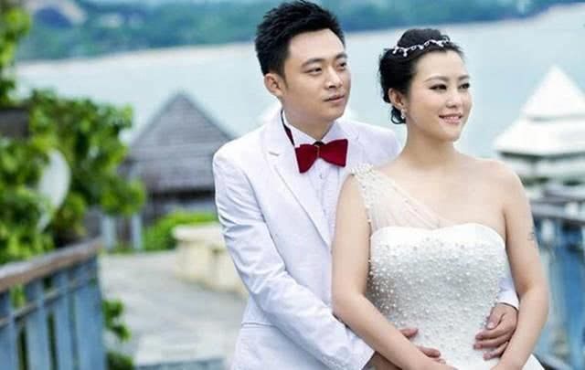 如今的郝蕾名气淡下来了,但感情收获了幸福,嫁给了一圈外老公,叫刘烨