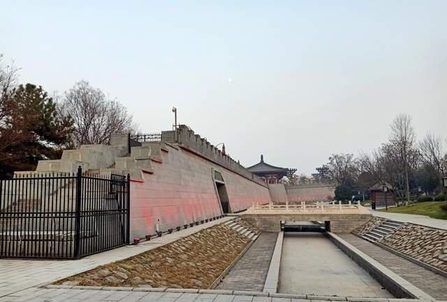 是唐代长安城的南城墙所在地