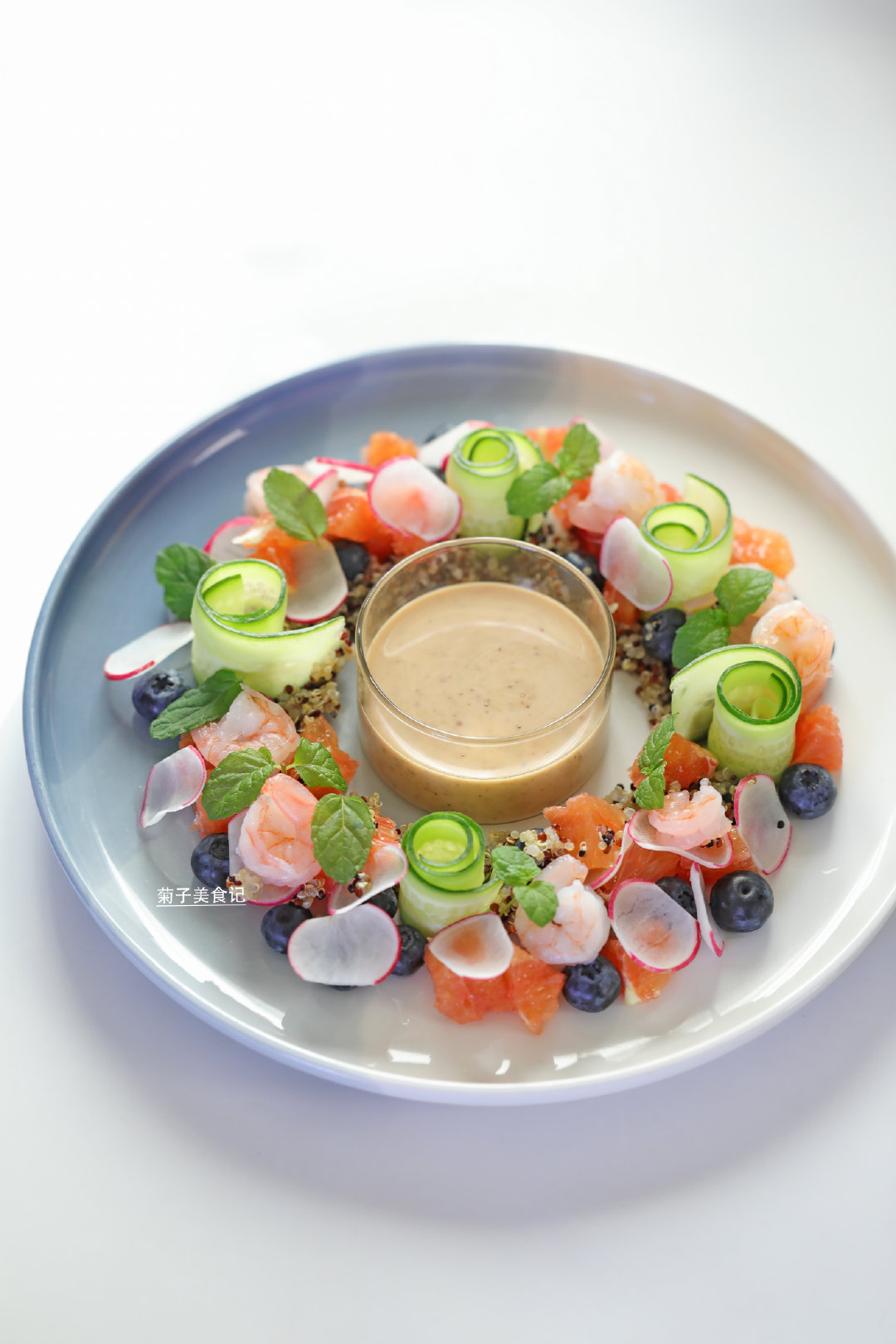 除了做凉拌菜,冰饮,简单营养沙拉又成为我烹饪的一大爱好,精致的摆盘