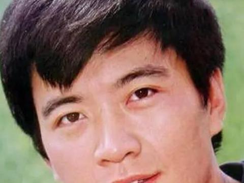 年轻的小伙伴们对于周里京这个名字并不是特别熟悉,这是因为他其实在