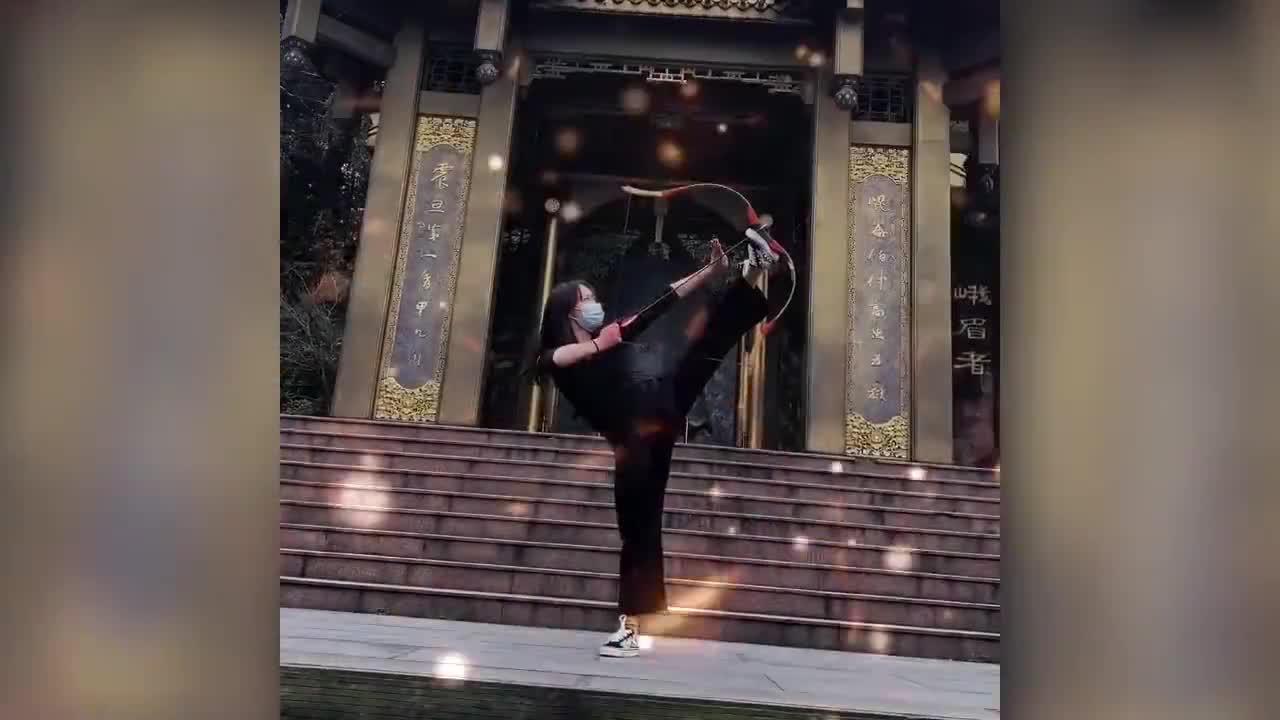 不爱红妆爱武术!峨眉凌云小姐姐的飒爽英姿,安全感十足!